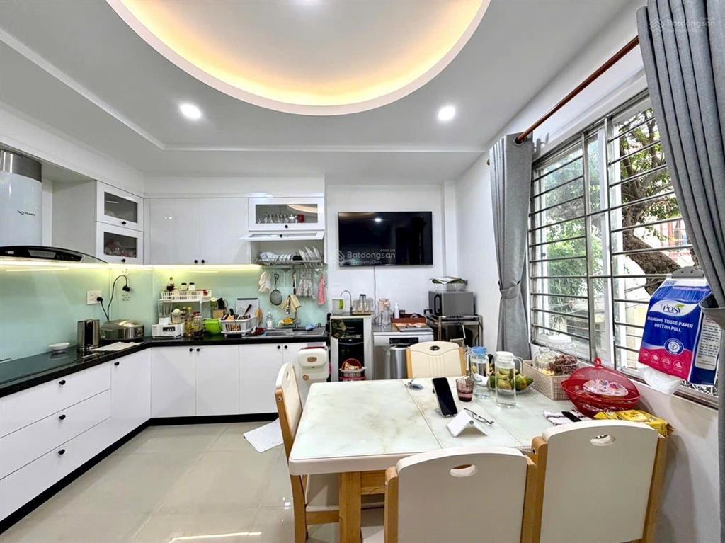 Rao bán gấp nhà đất , phú nhuận , 41m2, 4pn ,5wc , 5 tầng , 2tỷ850 sổ hồng riêng bao sang tên