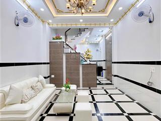 Bán gấp nhà ngay q11 gần đầm sen , 40m2 , 4pn 3wc , 2 sân thượng , full nội thất