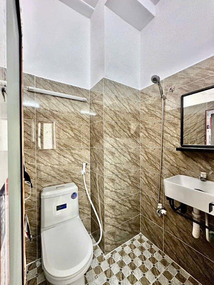 QUANG TRUNG - TOÀ CHDV 6 TẦNG THANG MÁY - 17P + MBKD - DÒNG TIỀN 90TR/THÁNG - 136m2 17.5 TỶ