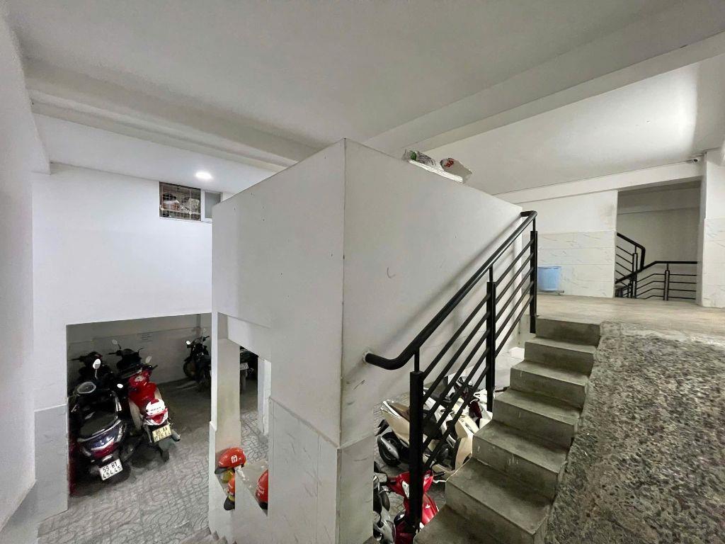 TOÀ CHDV 28 PHÒNG - 195m² (9 × 21.6) - 5 TẦNG - KHOÁN 100TR/THÁNG