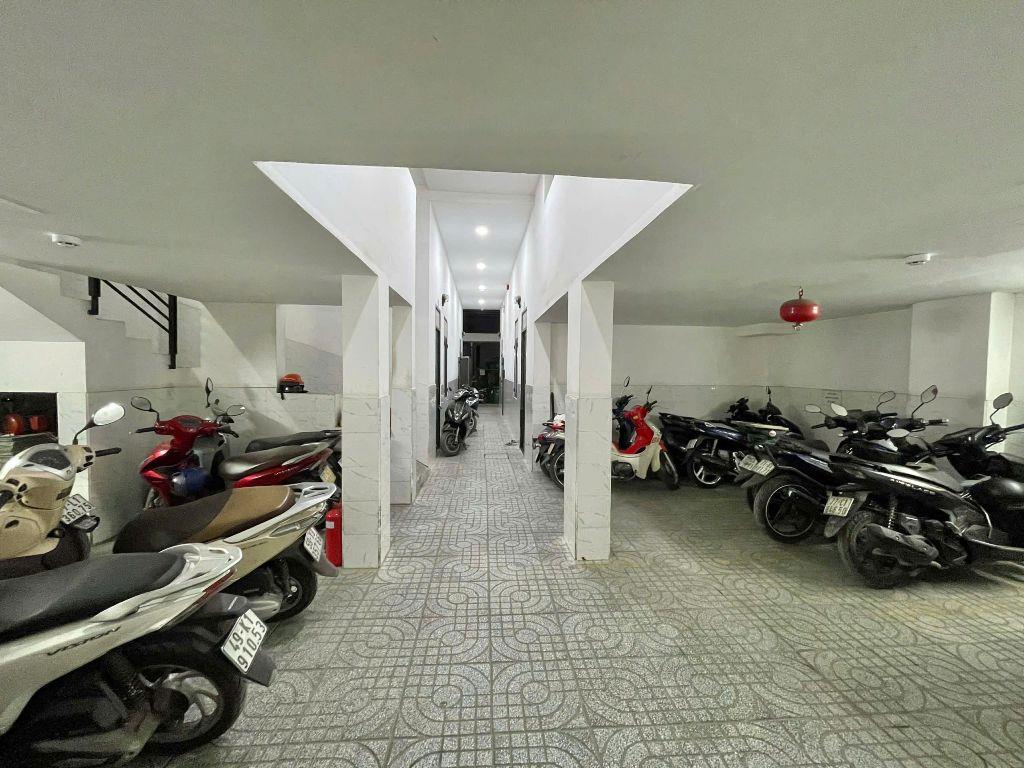 TOÀ CHDV 28 PHÒNG - 195m² (9 × 21.6) - 5 TẦNG - KHOÁN 100TR/THÁNG