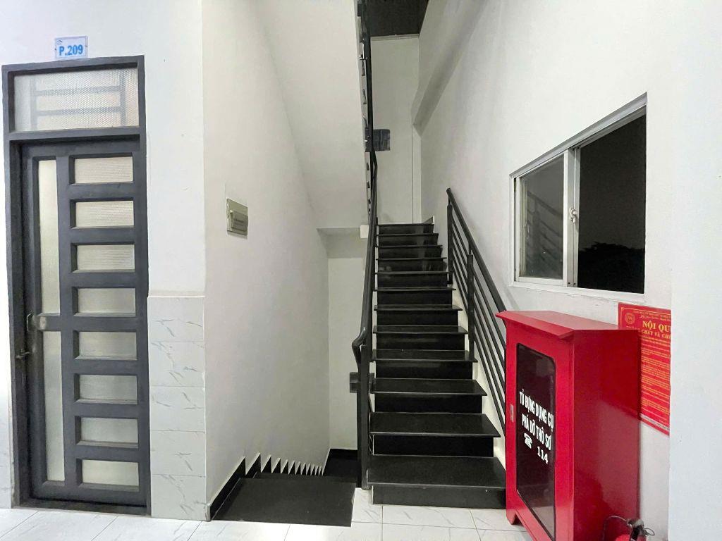 TOÀ CHDV 28 PHÒNG - 195m² (9 × 21.6) - 5 TẦNG - KHOÁN 100TR/THÁNG