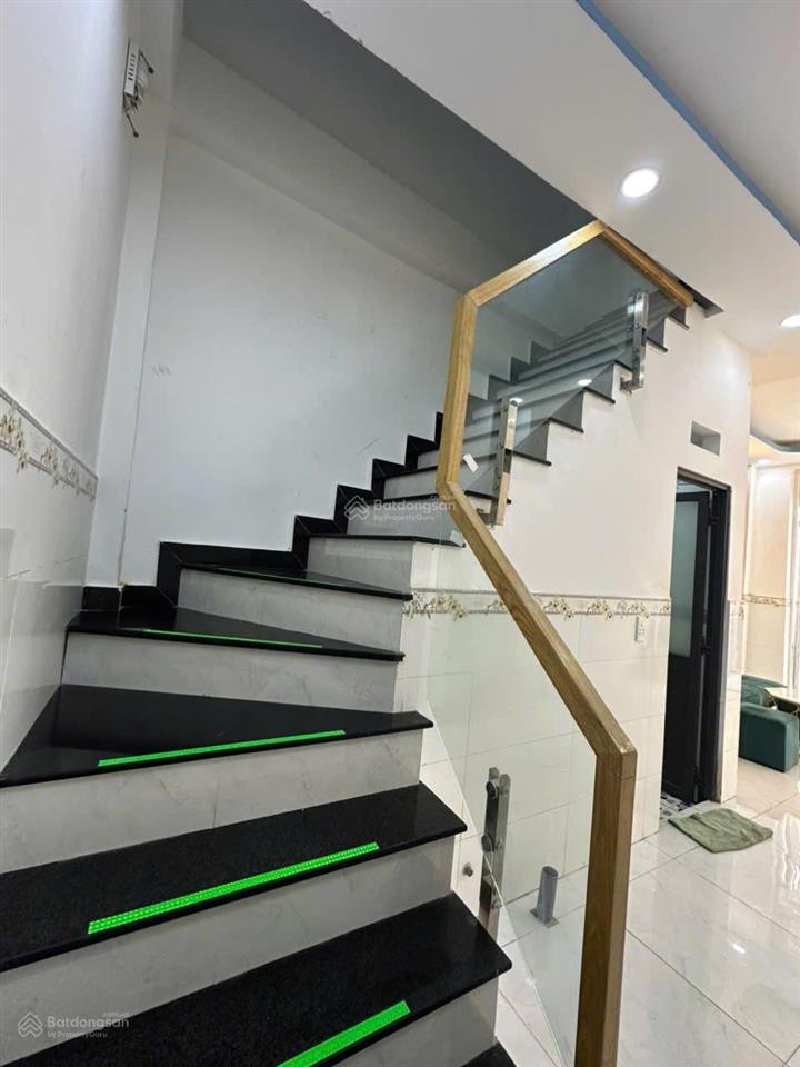 Chuyển công tác nên cần bán gấp căn nhà, đường nguyễn văn bứa