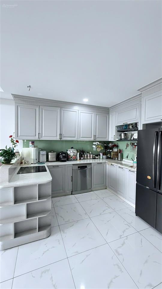 Bán căn hộ 3pn 2wc view trực diện sông diện tích 115m2, nhà mới, giá 7.3 tỷ đầy đủ nội thất