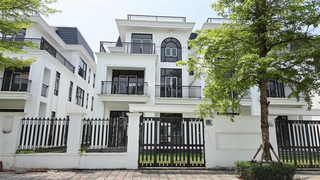 Biệt thự song lập 250m2 cách công viên chỉ 50m, tổng tiền 17,x tỷ bao gồm thuế phí chuyển nhượng