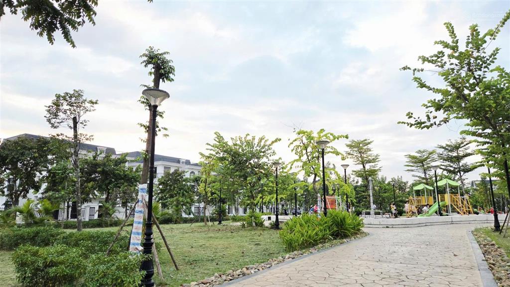 Biệt thự song lập hud mê linh central 300m2 đối diện công viên đã có sổ chỉ 66,6 tr/m2 bao sang tên