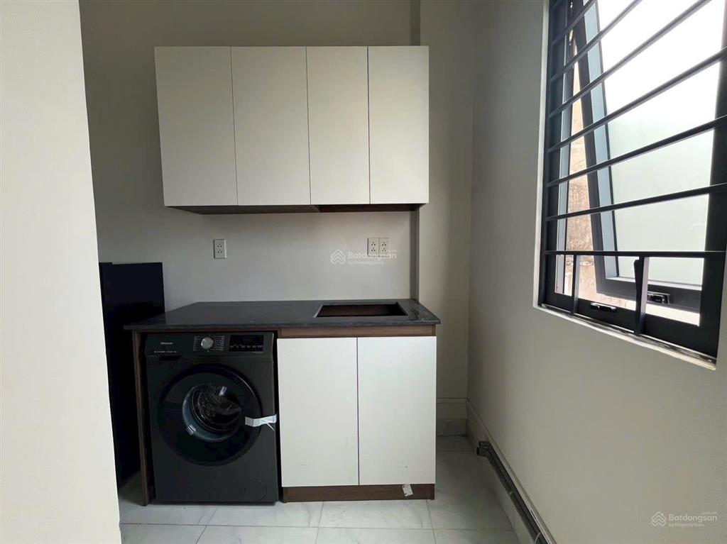 Cho thuê chdv 2pn ban công, máy giặt riêng ngay trung tâm q4, sát q1, q7