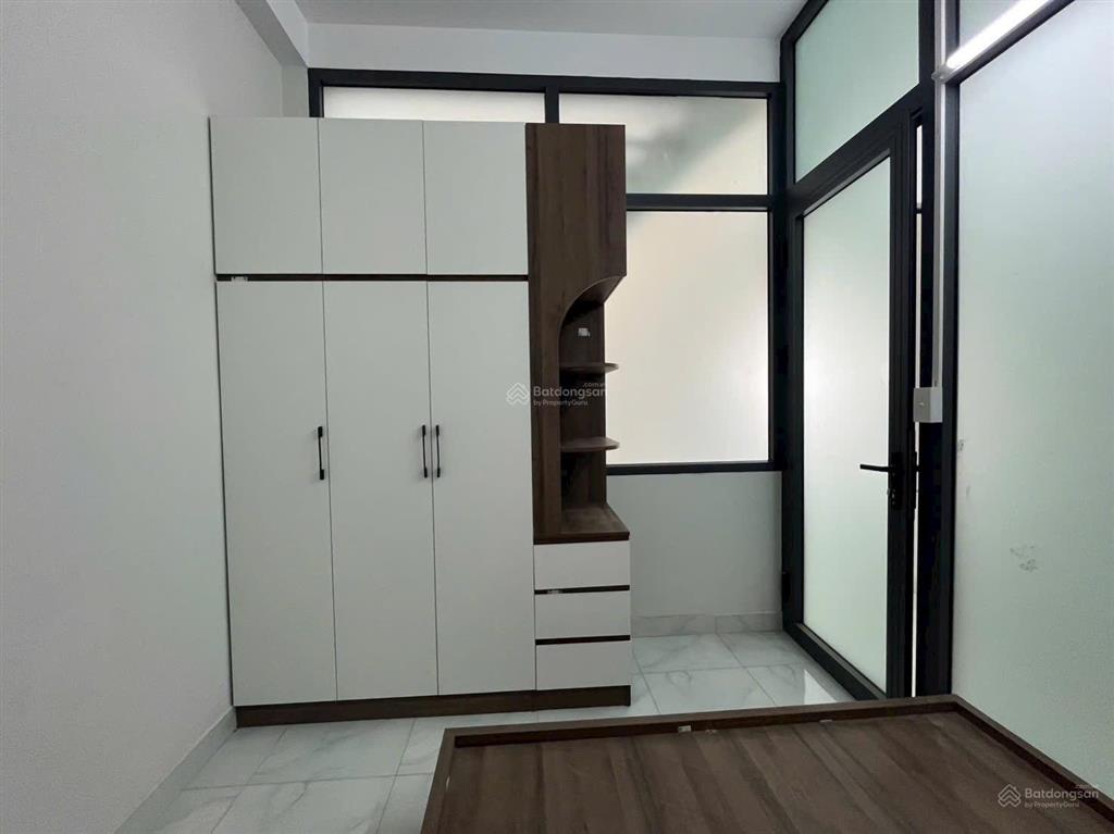 Cho thuê chdv 2pn ban công, máy giặt riêng ngay trung tâm q4, sát q1, q7