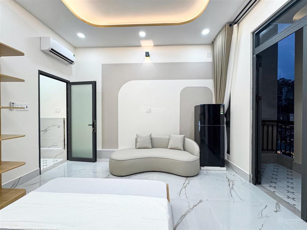 Cho thuê chdv 2pn ban công, máy giặt riêng ngay trung tâm q4, sát q1, q7