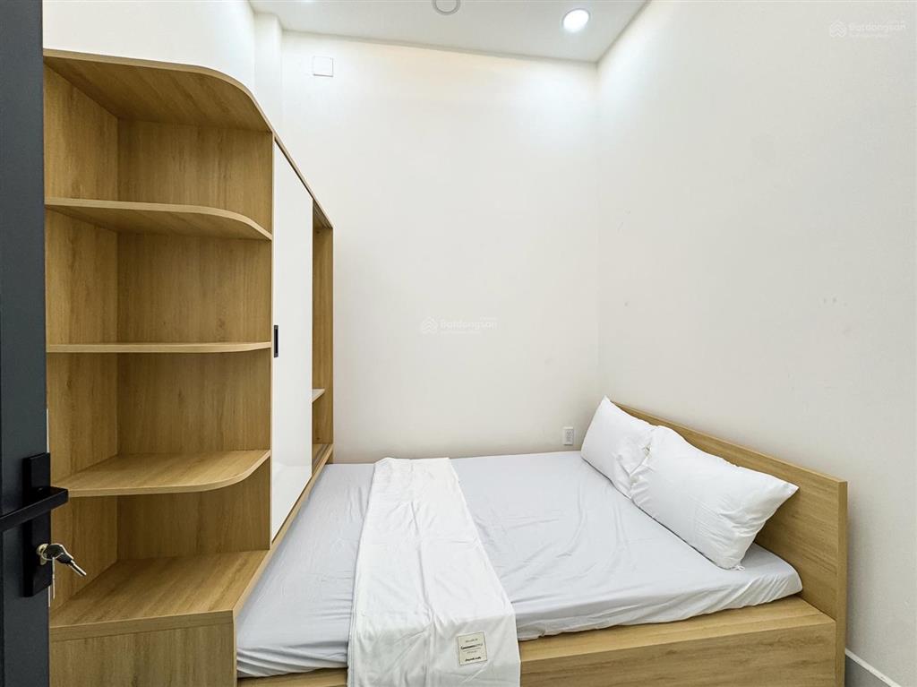 Cho thuê chdv 2pn ban công, máy giặt riêng ngay trung tâm q4, sát q1, q7