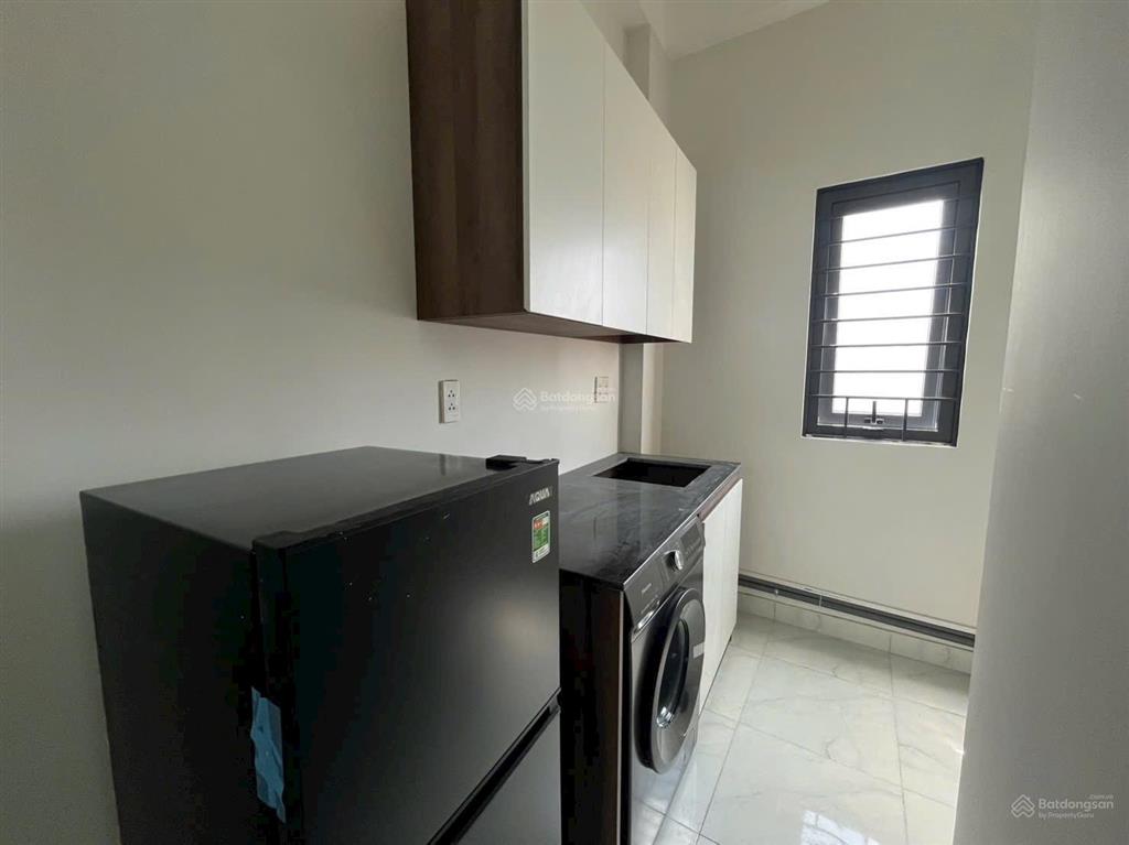 Cho thuê chdv 2pn ban công, máy giặt riêng ngay trung tâm q4, sát q1, q7