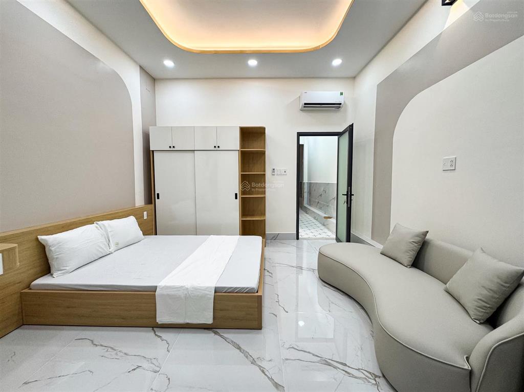 Cho thuê chdv 2pn ban công, máy giặt riêng ngay trung tâm q4, sát q1, q7