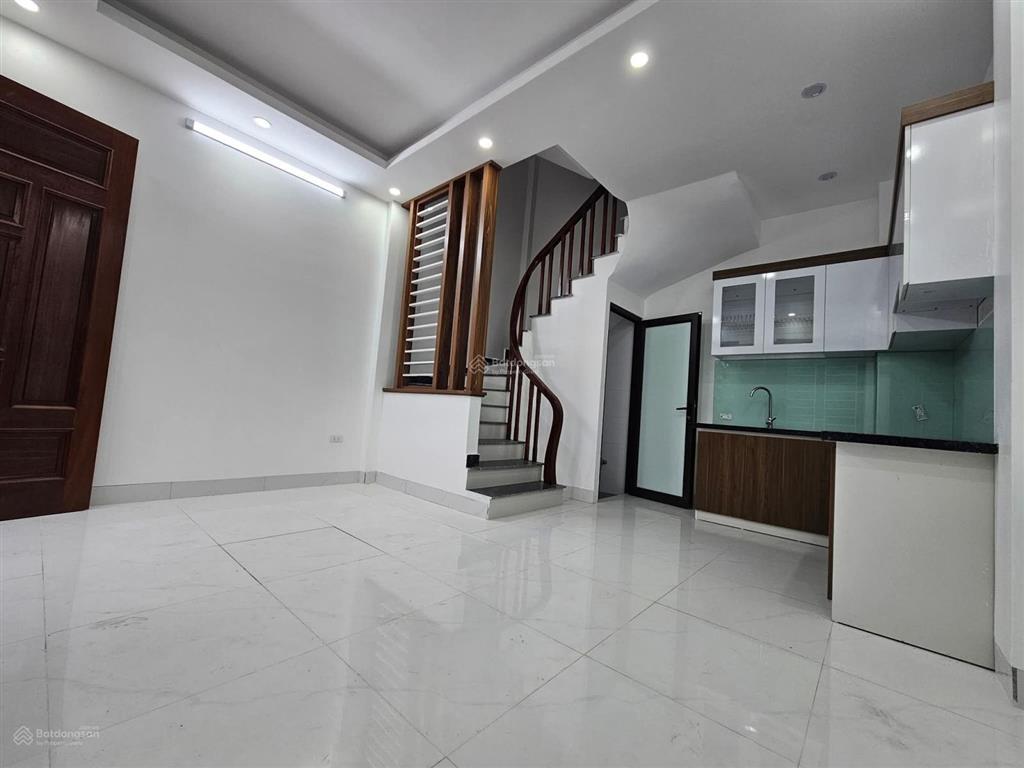 Nhà 5 tầng hoàng liên bắc từ liêm. nhà mới tinh, xây chắc chắn, gần ô tô, nội thất cơ bản, ở sướng