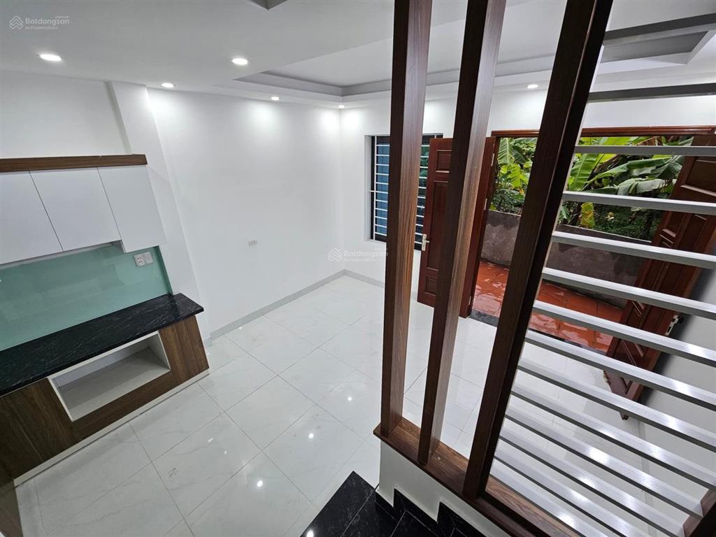 Nhà 5 tầng hoàng liên bắc từ liêm. nhà mới tinh, xây chắc chắn, gần ô tô, nội thất cơ bản, ở sướng