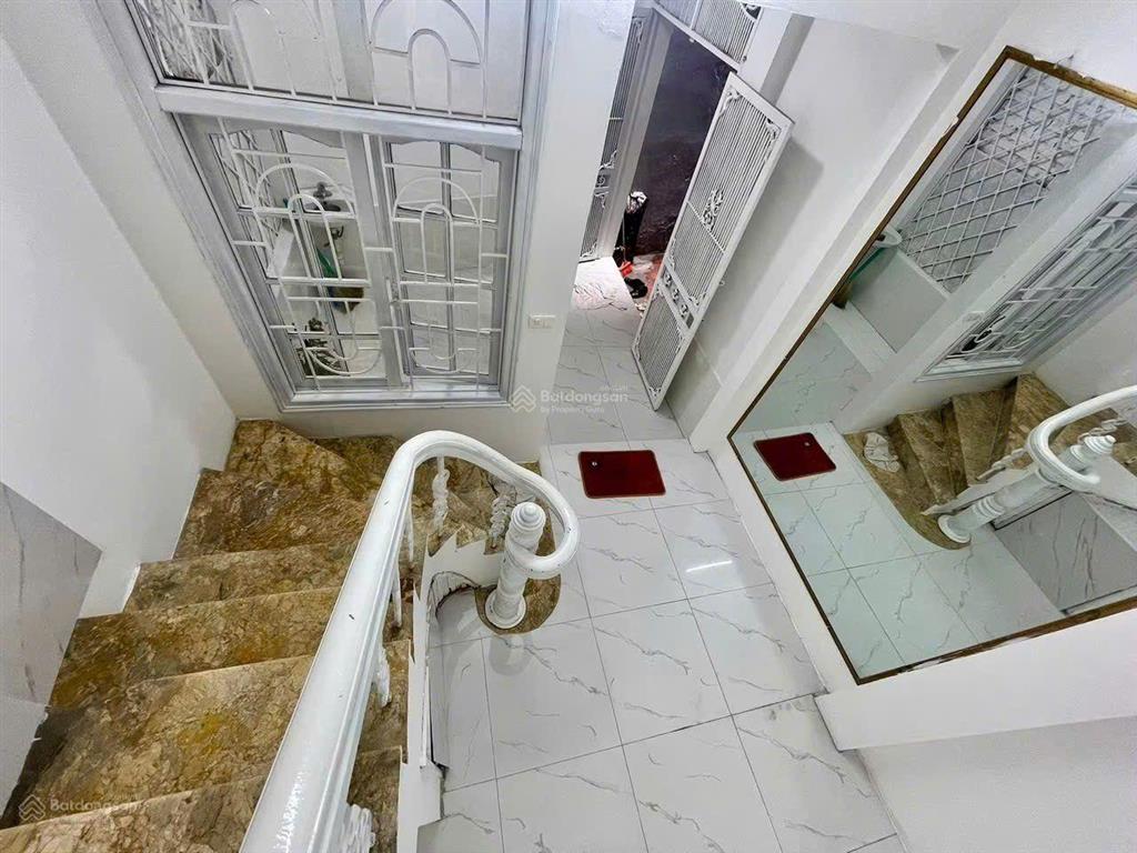 7.x tỷ có nhà nhà 175 lạc long quân nhà xây 35m