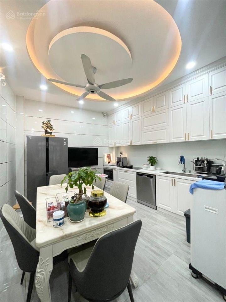 Bán nhà lạc long quân, quận 11 hẻm 8m ô tô quay đầu giá 9,8 tỷ