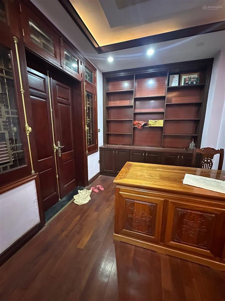 Bán căn biệt thự căn góc 5 tầng hơn 100m2 dân xây thang máy gara ô tô nội thất gỗ cao cấp ở ngay