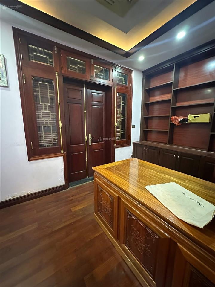 Bán căn biệt thự căn góc 5 tầng hơn 100m2 dân xây thang máy gara ô tô nội thất gỗ cao cấp ở ngay