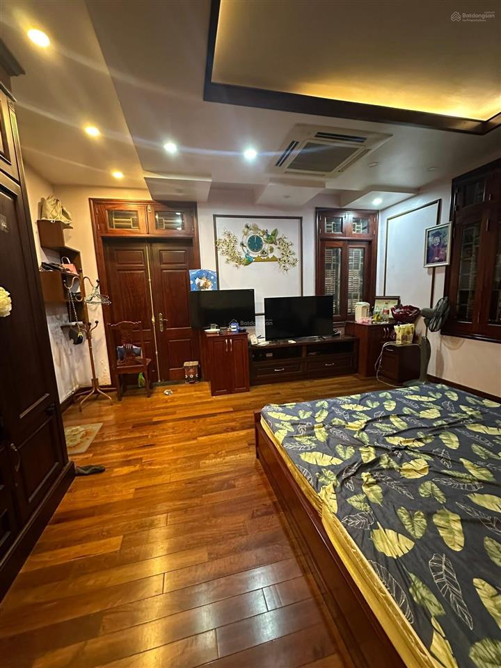 Bán căn biệt thự căn góc 5 tầng hơn 100m2 dân xây thang máy gara ô tô nội thất gỗ cao cấp ở ngay