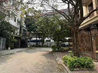 Bán căn biệt thự căn góc 5 tầng hơn 100m2 dân xây thang máy gara ô tô nội thất gỗ cao cấp ở ngay