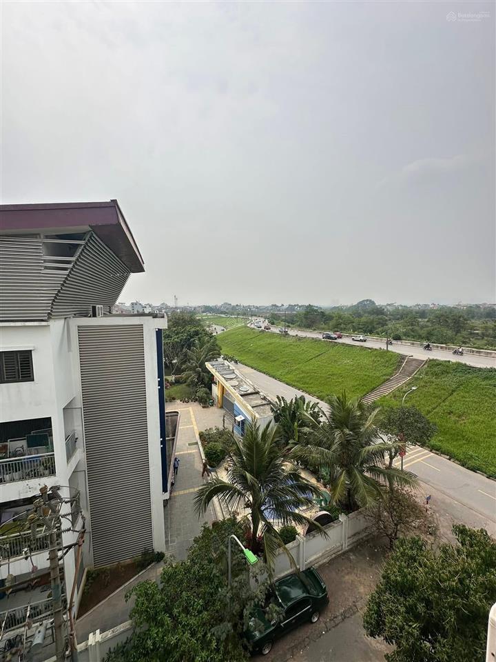 Bán căn biệt thự căn góc 5 tầng hơn 100m2 dân xây thang máy gara ô tô nội thất gỗ cao cấp ở ngay