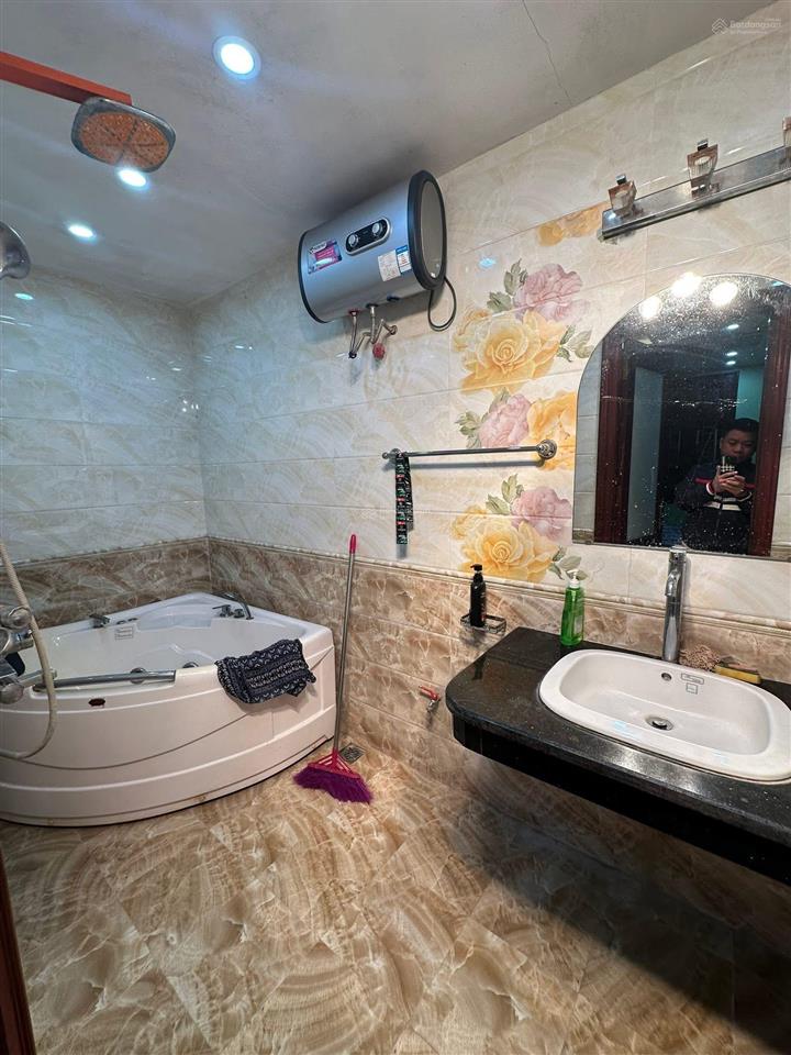 Bán căn biệt thự căn góc 5 tầng hơn 100m2 dân xây thang máy gara ô tô nội thất gỗ cao cấp ở ngay