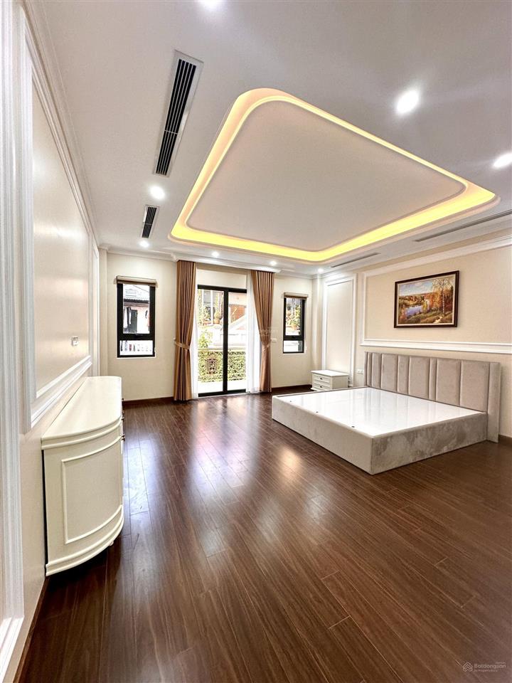 Giảm giá sâu bán nhanh căn 92m2 8 tầng thang máy gara ô tô 3 xe trong khu phân lô quân đội