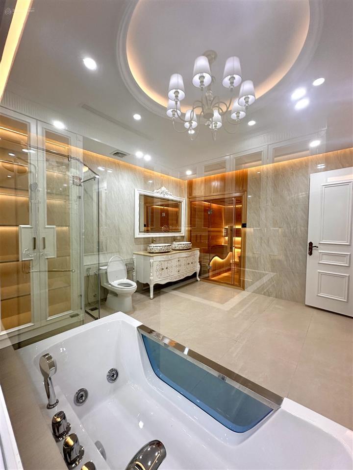 Giảm giá sâu bán nhanh căn 92m2 8 tầng thang máy gara ô tô 3 xe trong khu phân lô quân đội