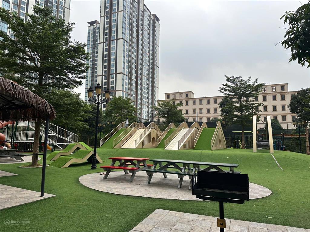 Bán gấp căn hộ chung cư, toà vip vinhome ocenpack 56m2, 2 ngủ view công viên thoáng mát, nhỉnh 3 tỷ
