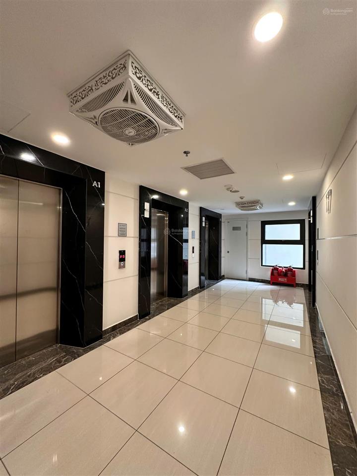 Bán gấp căn hộ chung cư, toà vip vinhome ocenpack 56m2, 2 ngủ view công viên thoáng mát, nhỉnh 3 tỷ