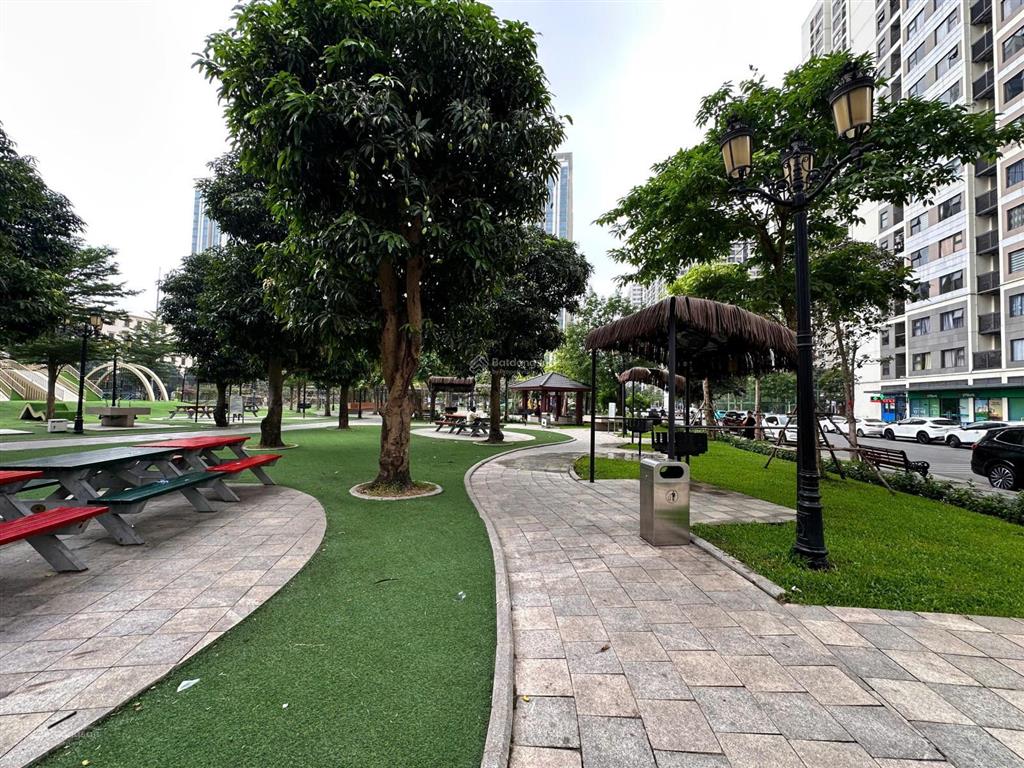Bán gấp căn hộ chung cư, toà vip vinhome ocenpack 56m2, 2 ngủ view công viên thoáng mát, nhỉnh 3 tỷ