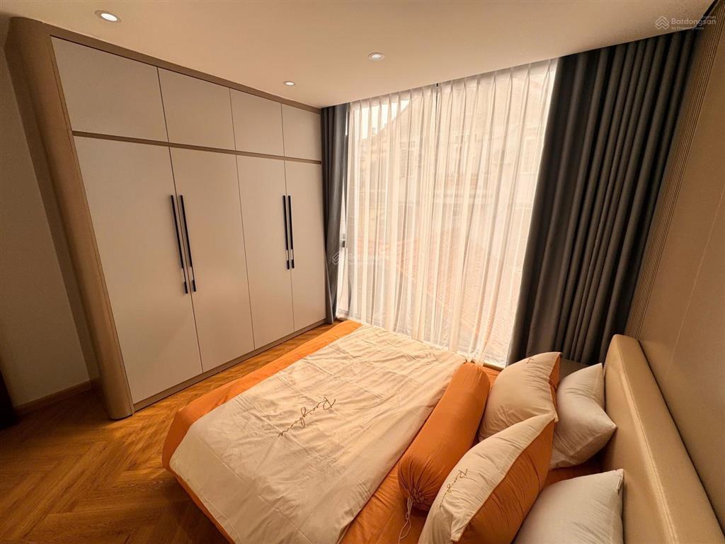 Cần tiền bán gấp nhà bát khối 7 tầng 52m2, thang máy, gara ô tô full nội thất cao cấp