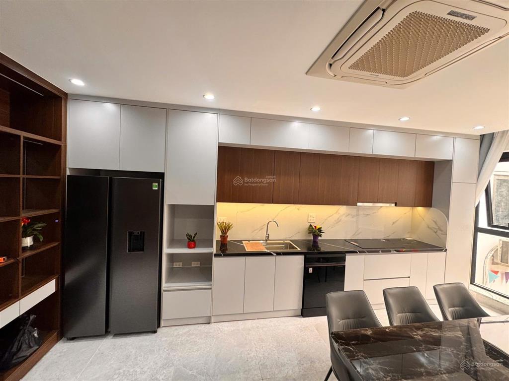 Cần tiền bán gấp nhà bát khối 7 tầng 52m2, thang máy, gara ô tô full nội thất cao cấp