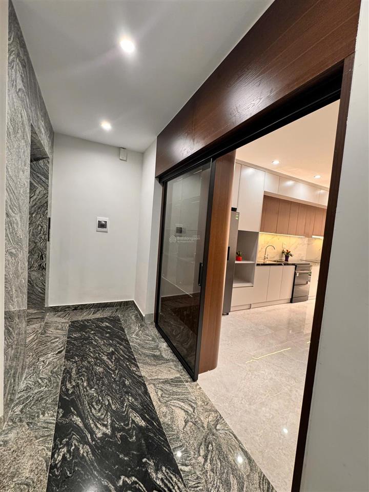 Cần tiền bán gấp nhà bát khối 7 tầng 52m2, thang máy, gara ô tô full nội thất cao cấp