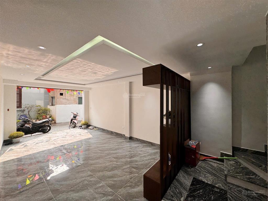 Cần tiền bán gấp nhà bát khối 7 tầng 52m2, thang máy, gara ô tô full nội thất cao cấp