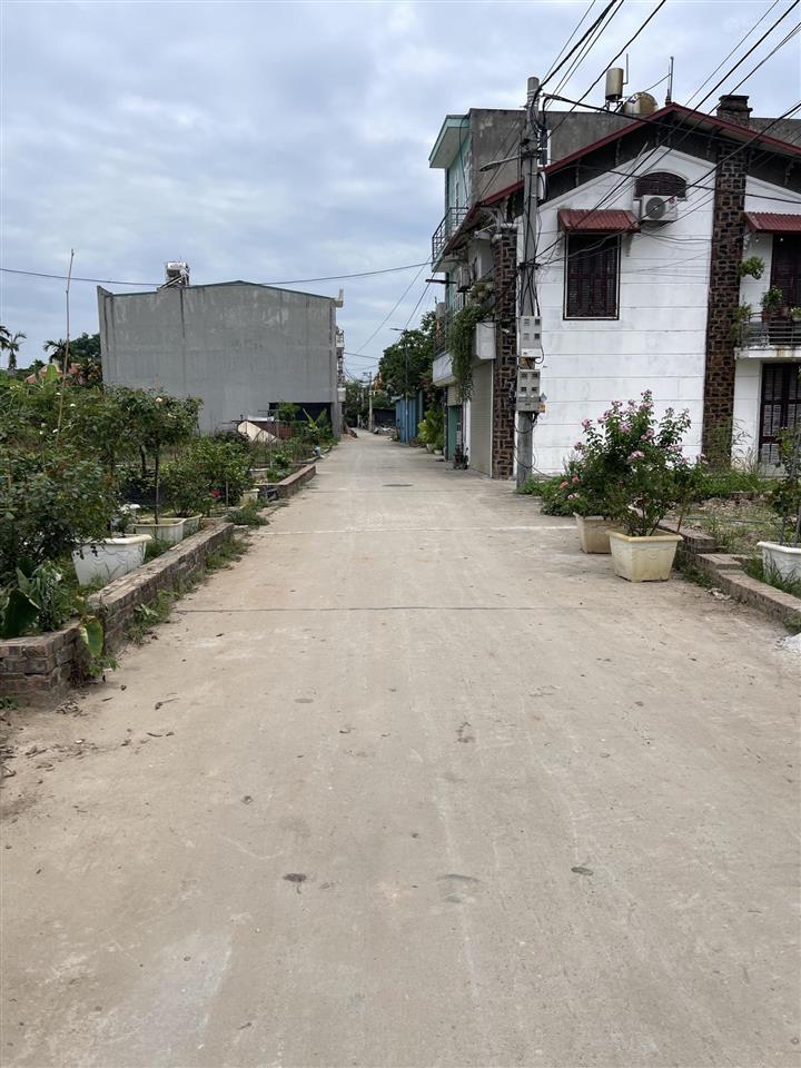 Hàng diện tích nhỏ hiếm 40m quang minh hà nội