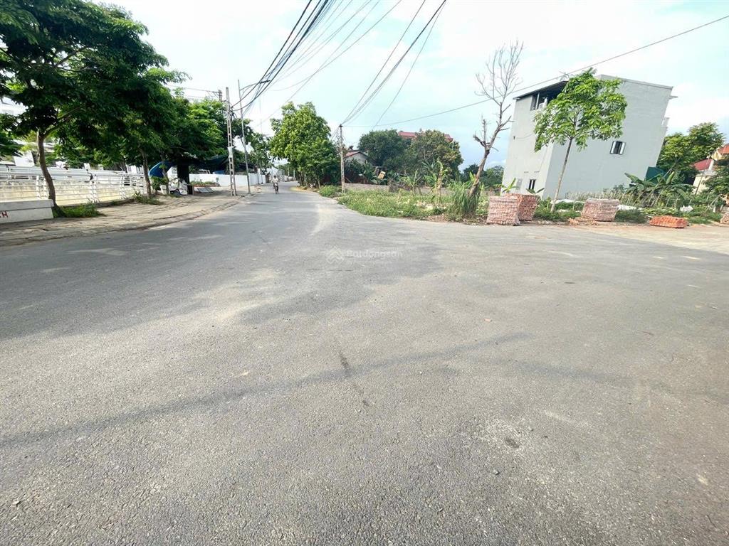 Bán lô góc đất đấu giá 119m view hồ