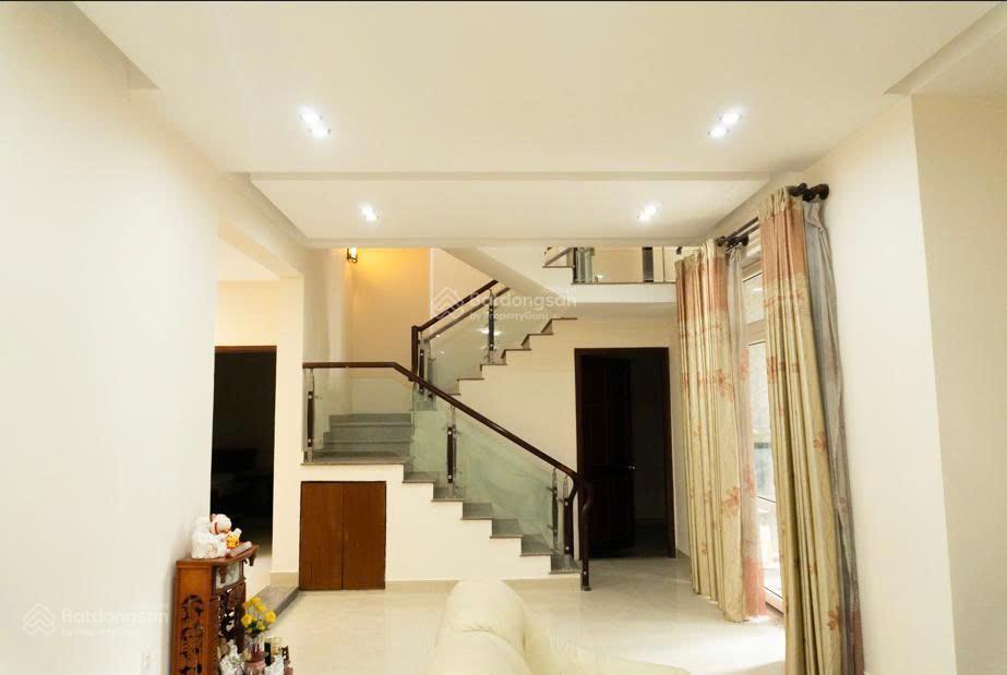 Vị trí vàng! chính chủ bán biệt thự sân vườn hẻm xe tải 8m  204m2, ở hay kinh doanh đều được!
