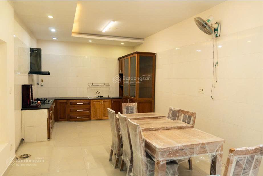Vị trí vàng! chính chủ bán biệt thự sân vườn hẻm xe tải 8m  204m2, ở hay kinh doanh đều được!