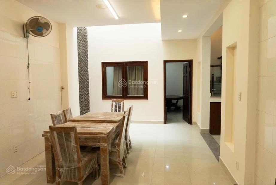 Vị trí vàng! chính chủ bán biệt thự sân vườn hẻm xe tải 8m  204m2, ở hay kinh doanh đều được!