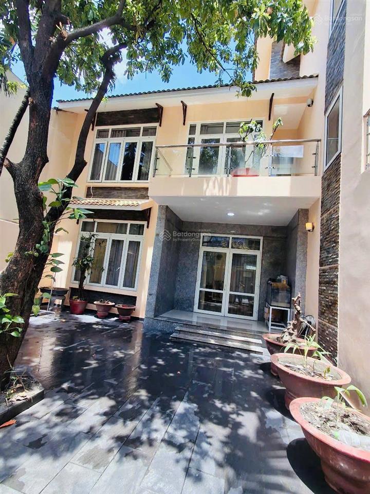 Vị trí vàng! chính chủ cho thuê biệt thự sân vườn hẻm xe tải 8m  204m2, ở hay kinh doanh đều được