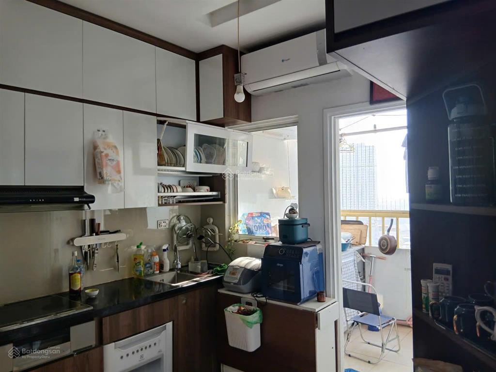 Chính chủ bán căn góc 64m2 2pn 2vs sổ đỏ lâu dài giá 3.x tỷ ban công đông nam tại toà ct2 kđt xa la