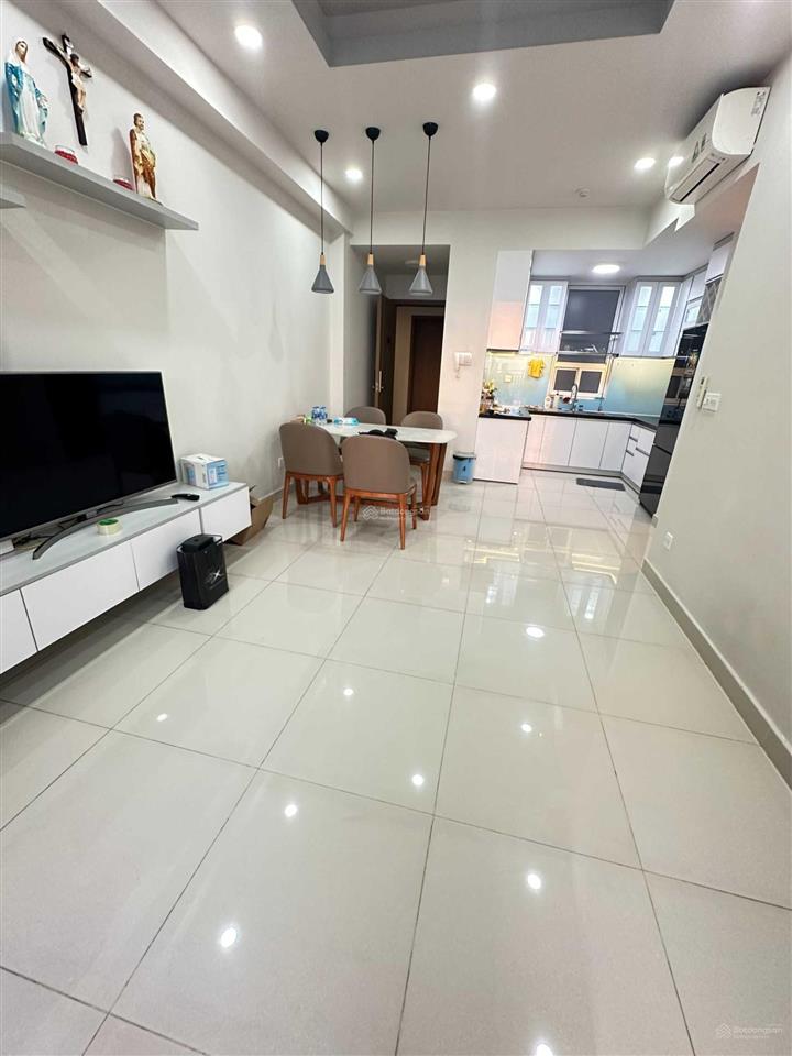 Bán trục căn đẹp  căn góc 3pn 84 m2  view hồ bơi  nội thất đầy đủ, richstar novaland