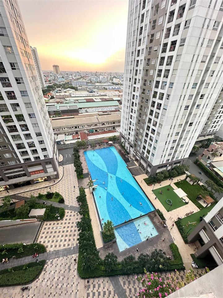Bán trục căn đẹp  căn góc 3pn 84 m2  view hồ bơi  nội thất đầy đủ, richstar novaland