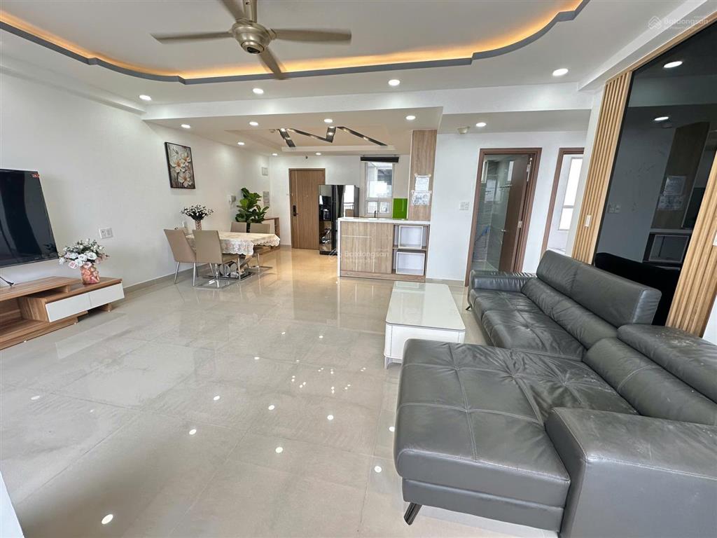 Chính chủ bán căn rs5 tầng 14, hướng bắc nhìn hoà bình, gặp tôi nói chuyện trực tiếp, nhà y hình