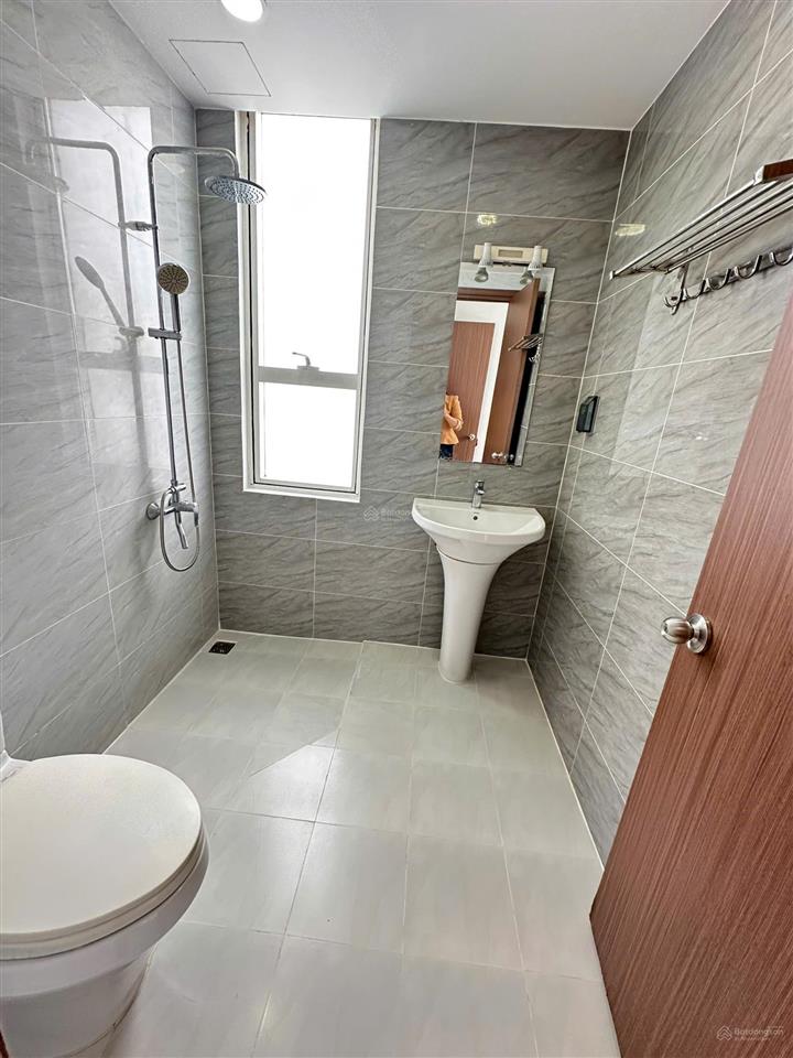Chính chủ bán căn rs5 tầng 14, hướng bắc nhìn hoà bình, gặp tôi nói chuyện trực tiếp, nhà y hình