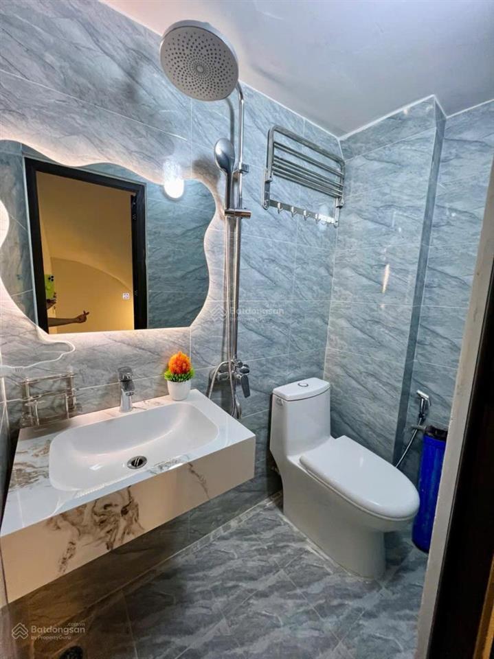 Bán nhà riêng! mặt ngõ ở trung phụngđống đa 30m 5 tầng mt 3m 8,3 tỷ. full nội thất, ngõ thông.