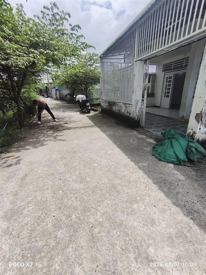 Bán nhà riêng 2 mặt tiền tại ấp bến cộ, 2,3 tỷ, 80m2, 1pn, 1wc, nhiều tiện ích