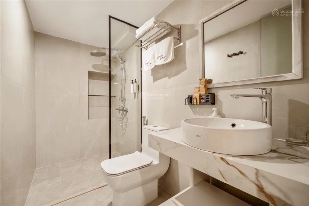 Toà khách sạn 11 tầng ngay phố hàn dương đình nghệ, cách biển chưa đến 500m