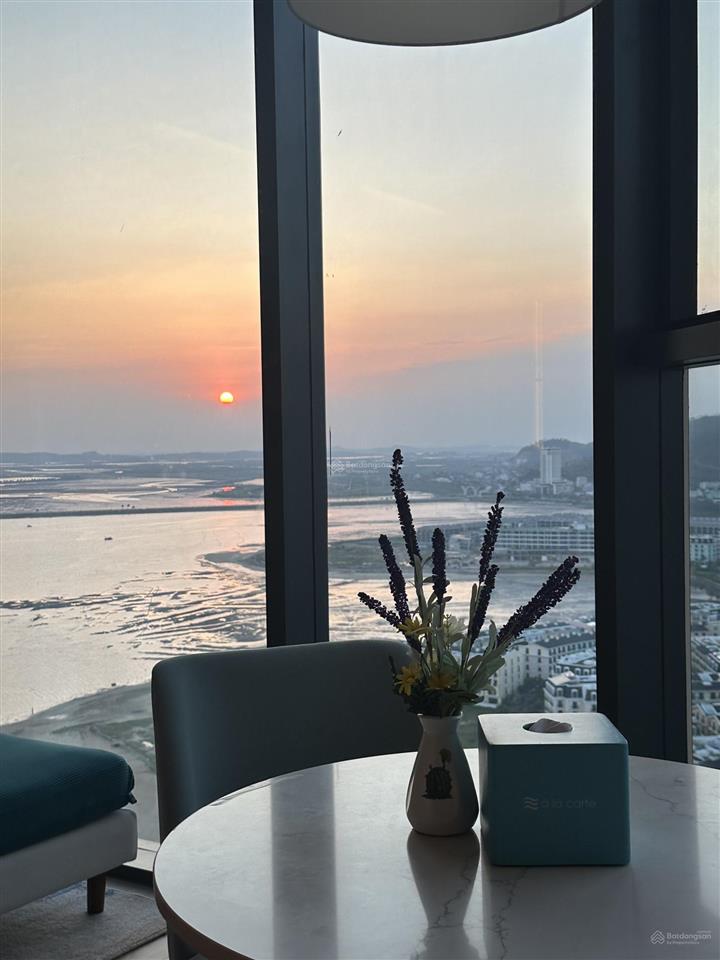 A la carte hạ long  bán nhanh căn góc view biển và quảng trường  toà a đã nhận nhà